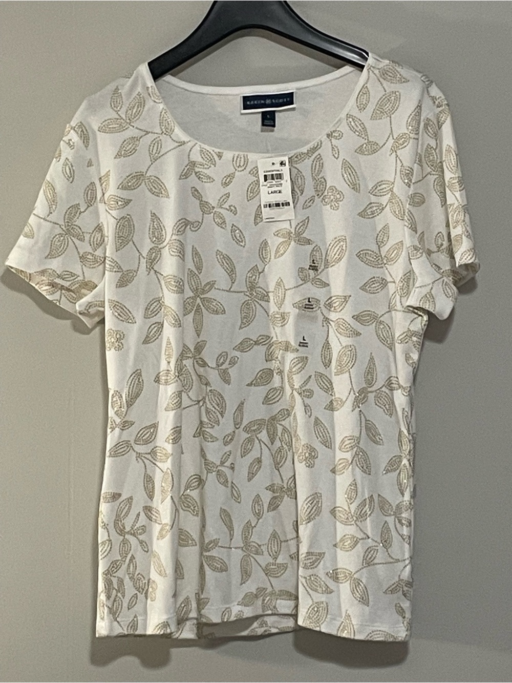 Karen Scott White Tee with Gold Leaf Motif. Item # 11576